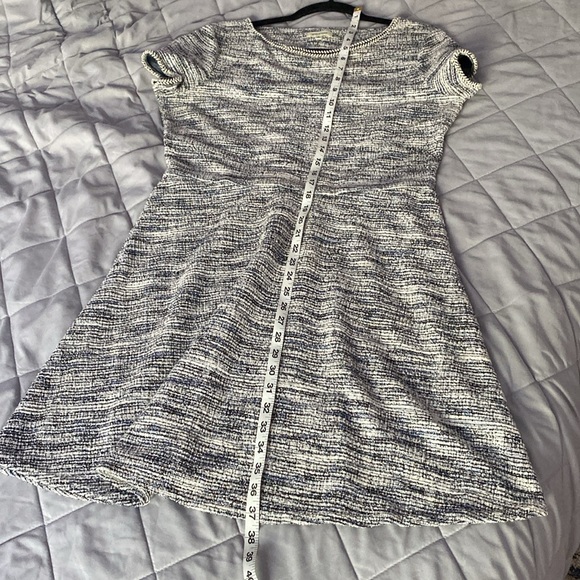 Max Studio White and Blue Textured Fit and Flare Cap Sleeve Short Dress - Picture 14 of 16